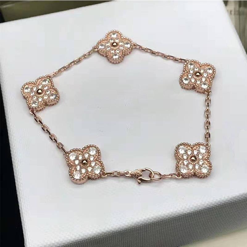 

Бутик Браслет «Четырехлистный клевер Пять цветков» 18K Легкая роскошь Инс Дизайн Модный Изысканный Универсальный Мужской и женский браслет Boutique Bracelet