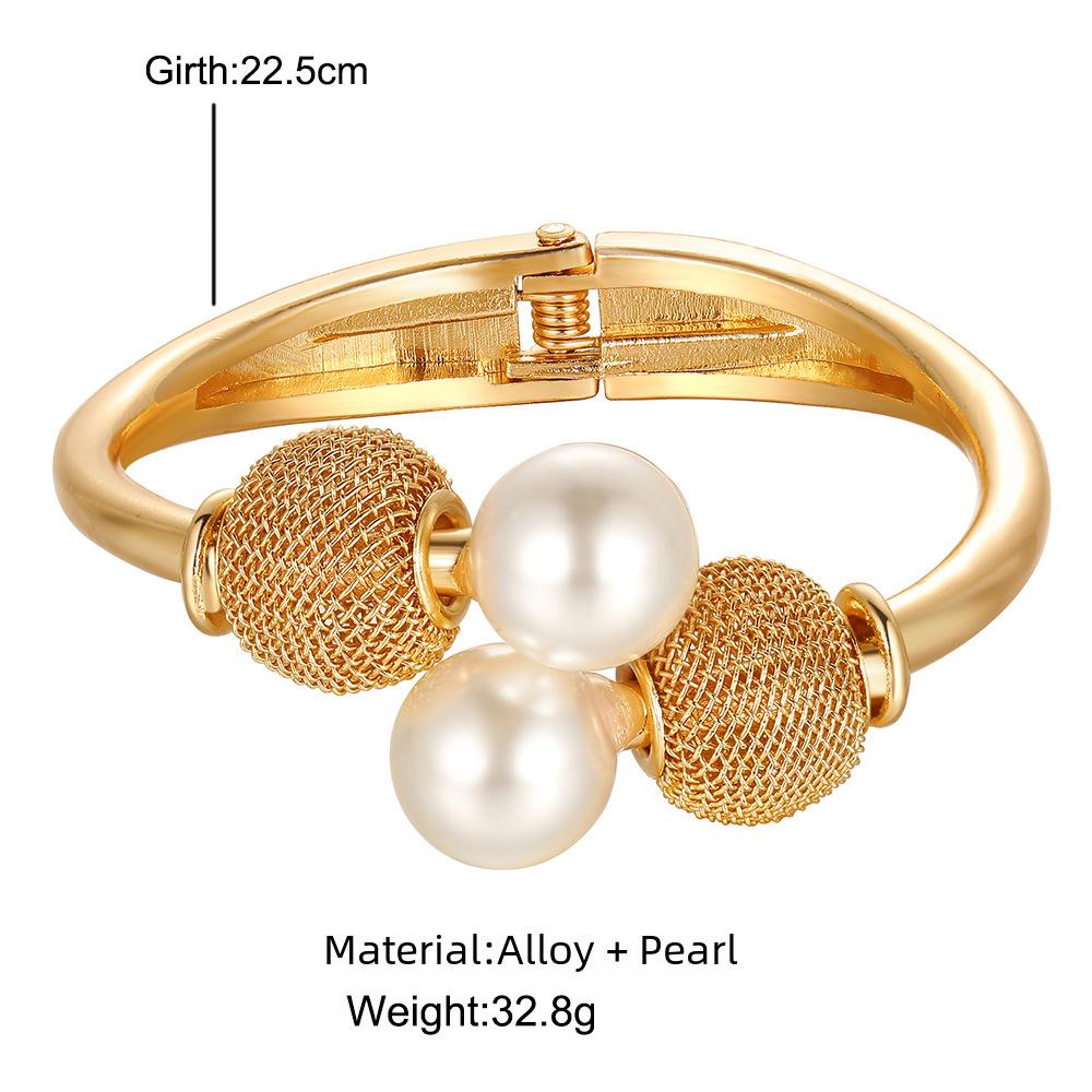 Retro High-End Exaggerated Pearl Open Cuff Bracelet