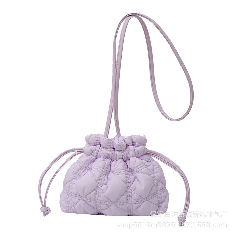 Einfache Rhombus-Kordelzug-Bündel, gefaltete Beuteltasche, Damen-Nylon-Wolke, Umhängetasche mit einer Schulter, leichte Knödeltasche