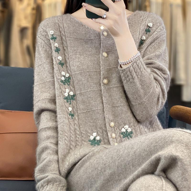Hand-embroidered Round Neck Wool Cardigan for Women In Autumn and Winter Cashmere Knitted Top Three-dimensional Flower Temperament Versatile Jacket