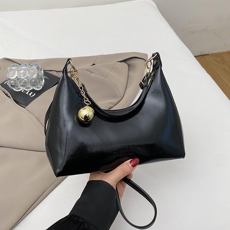 

Jane Mu niche texture retro patent leather burgundy underarm bag women s bag new versatile shoulder messenger bag