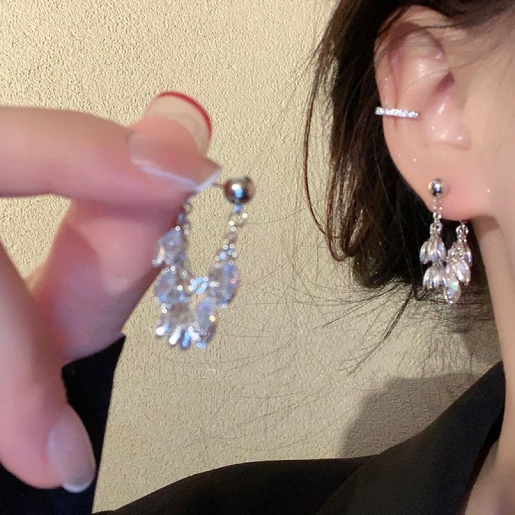 Silver Needle Super Flash Diamond Leaf Fringed Stud Earrings Temperament Earrings Women's Niche Design Earrings Light Luxury High Sense