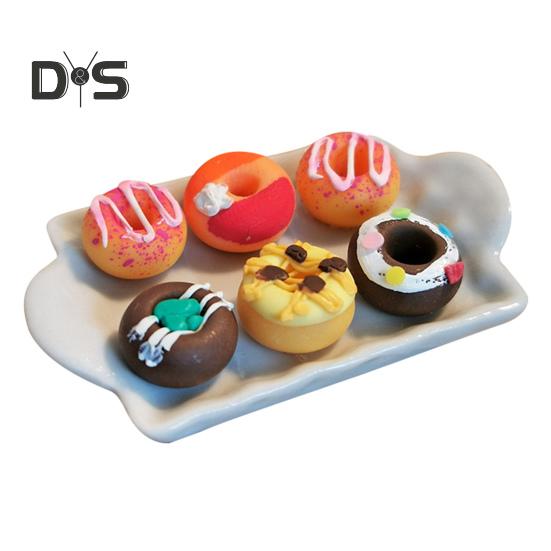 

Миниатюрный набор пончиков для кукольного дома, аксессуары для кофейных булочек для хот-догов, глиняные мини-пончики с керамическим подносом для кукольного дома, декор кухни, пекарня, кофейня A