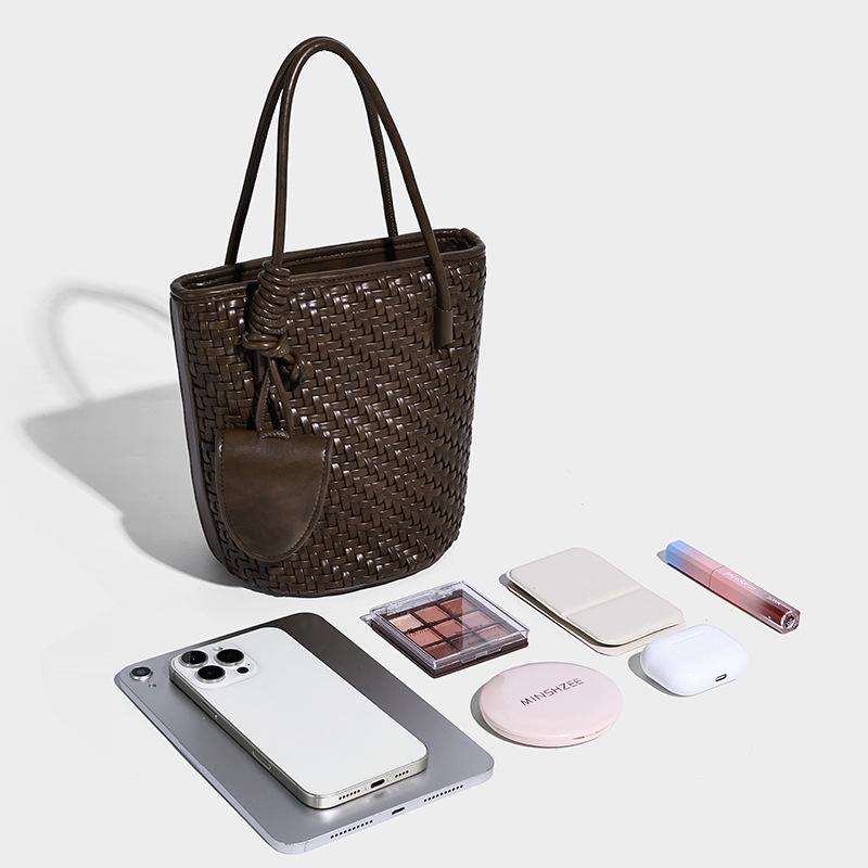 Niche Handwoven Fashion Handheld Bucket Bag for Women 2025 New Versatile Exquisite Light Luxury Shoulder Bag Crossbody Bag