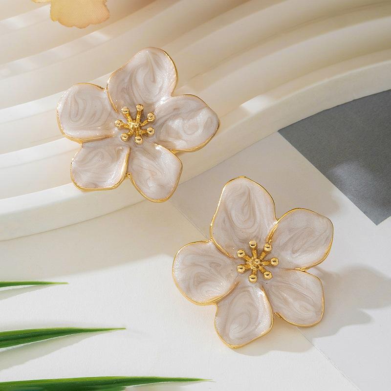 Fashion Dripping Oil Flower Stud Earrings Women'S Atmosphere High Sense Simple Temperament Earrings Earrings