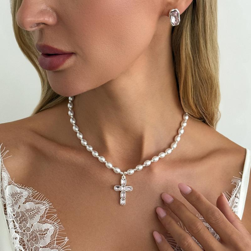 Personalized Diamond Cross Pendant Necklace Luxury Imitation Pearl Choker for Women Formal Banquet Wear Jewelry Gift