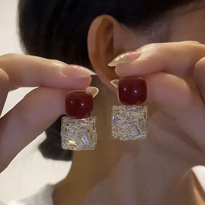 Versatile, Minimalist, Exquisite Red Earrings, Fashionable Square Earrings, Minimalist Design, Personalized Earrings, New Style