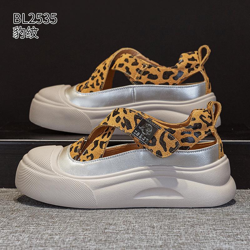 Thick-soled hollow sandals summer new Baotou casual sports board shoes breathable super fire Roman sandals