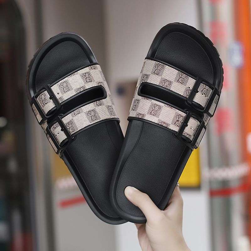 Slippers Men's Summer 2025 New Fashion Versatile Soft-soled Beach Shoes Men Wear Waterproof and Deodorant Slippers