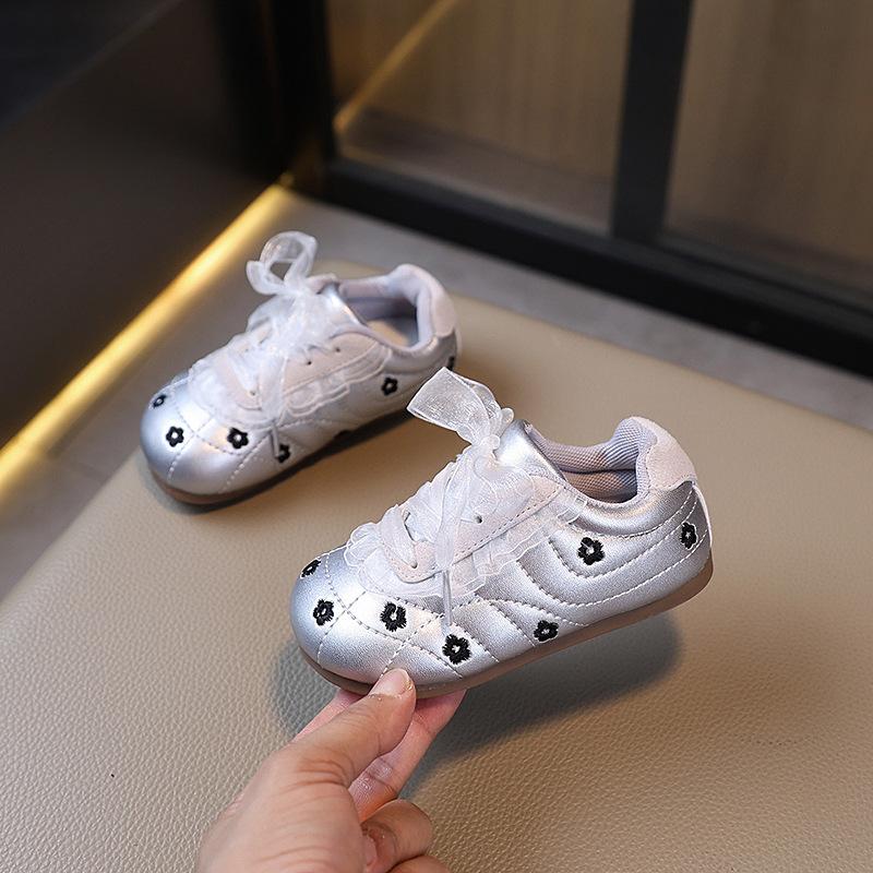 Girls' Korean Version of Casual Embroidery Flower Sports Shoes 2025 Spring and Autumn New Versatile German Training Shoes Non-slip White Shoes Tide