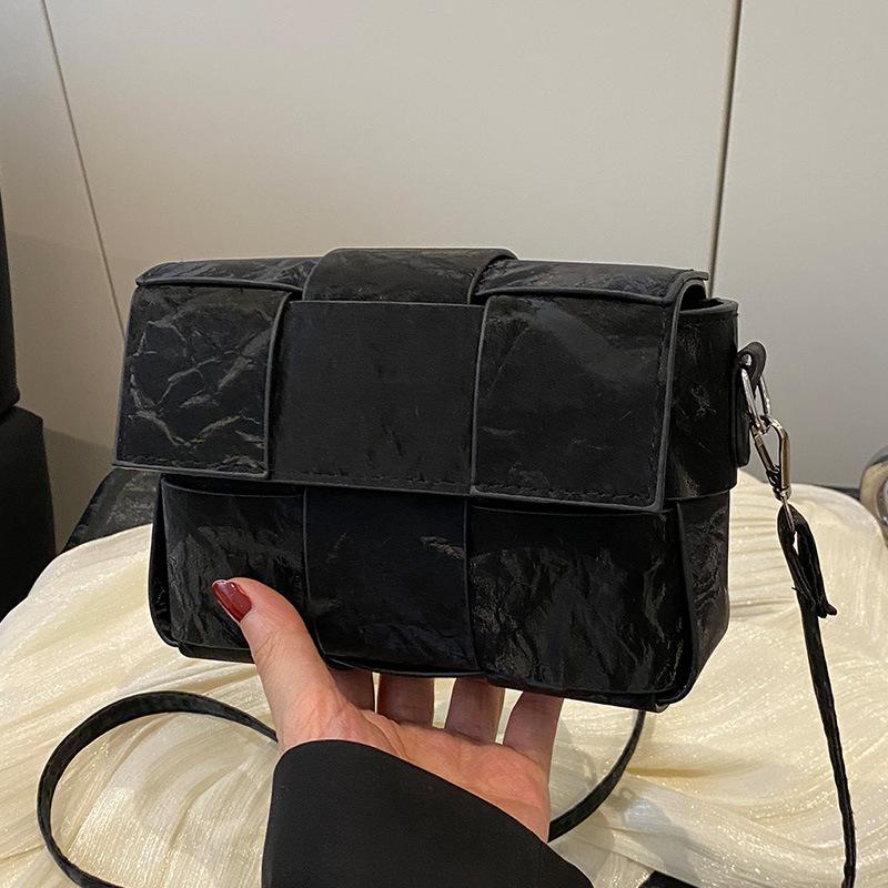 

Изысканная маленькая квадратная сумка Супер горячая маленькая сумка Женская нишевая дизайнерская Модная и универсальная плетеная сумка через плечо