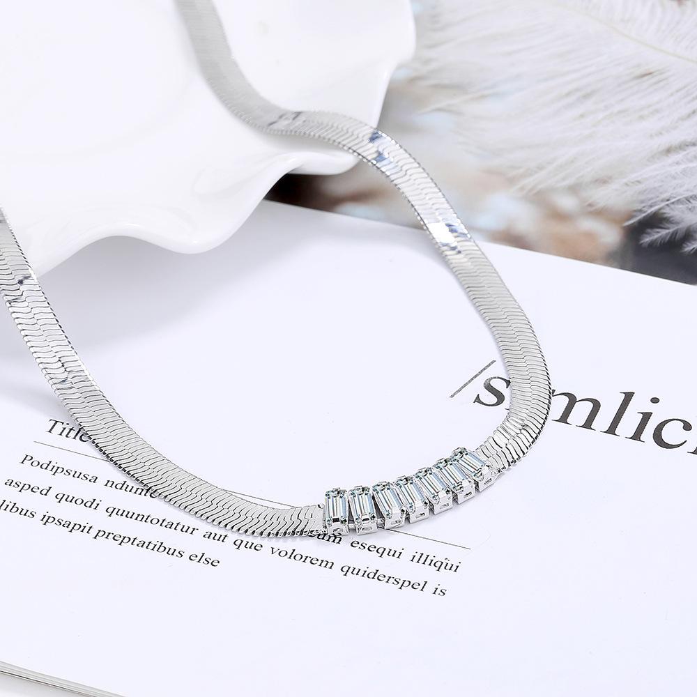 Necklace Women Blade Chain Flat Snake Bone Chain Lock Bone Inlaid Zirconia Chain Short Clavicle Romantic Valentine's Day Gifts for Girlfriends