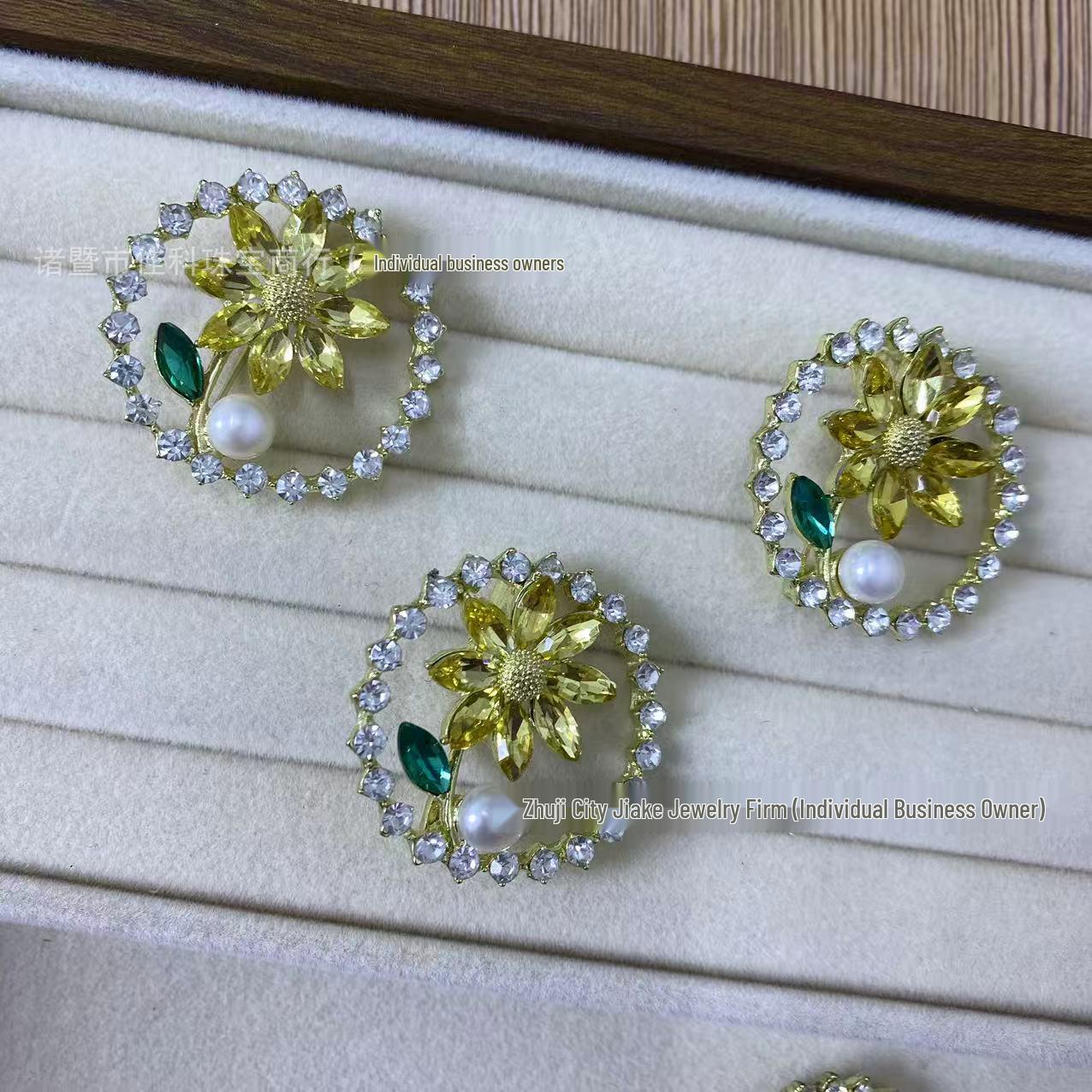 

Sunflower Freshwater Pearl Wreath Brooch - Stylish Corsage Pin for Suit or Dress Other
