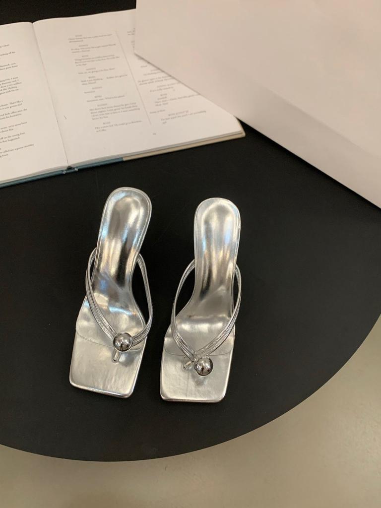 French temperament sandals premium flip-flops women's shoes wear 2025 new summer high heels sandals