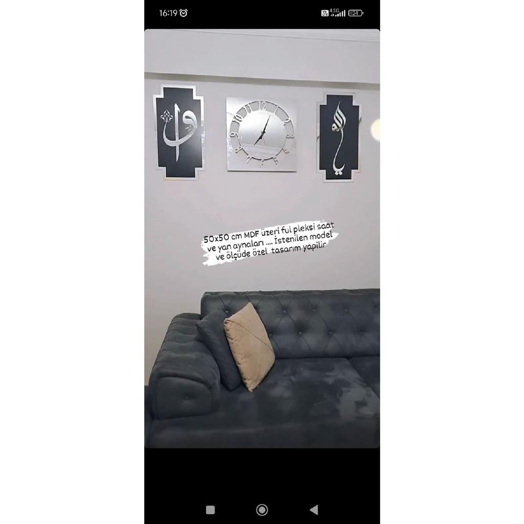 Wanduhr und Gemälde