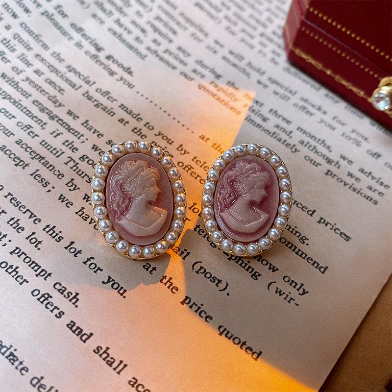 Vintage Exquiste Baroque Portrait Pendant Earrings for Women Palace Rhinestones Heart Flower Dangle Earring Accessories K1