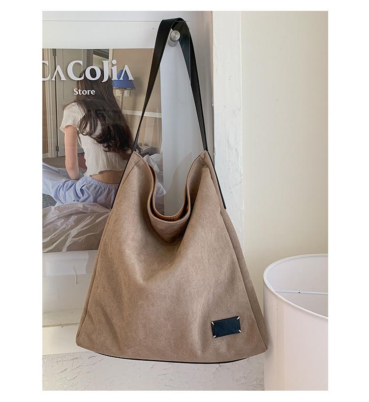 Retro Matte Niche Underarm Bag 2025 New Versatile Women's Bag Popular Shoulder Messenger Bag Fashion Tote Bag