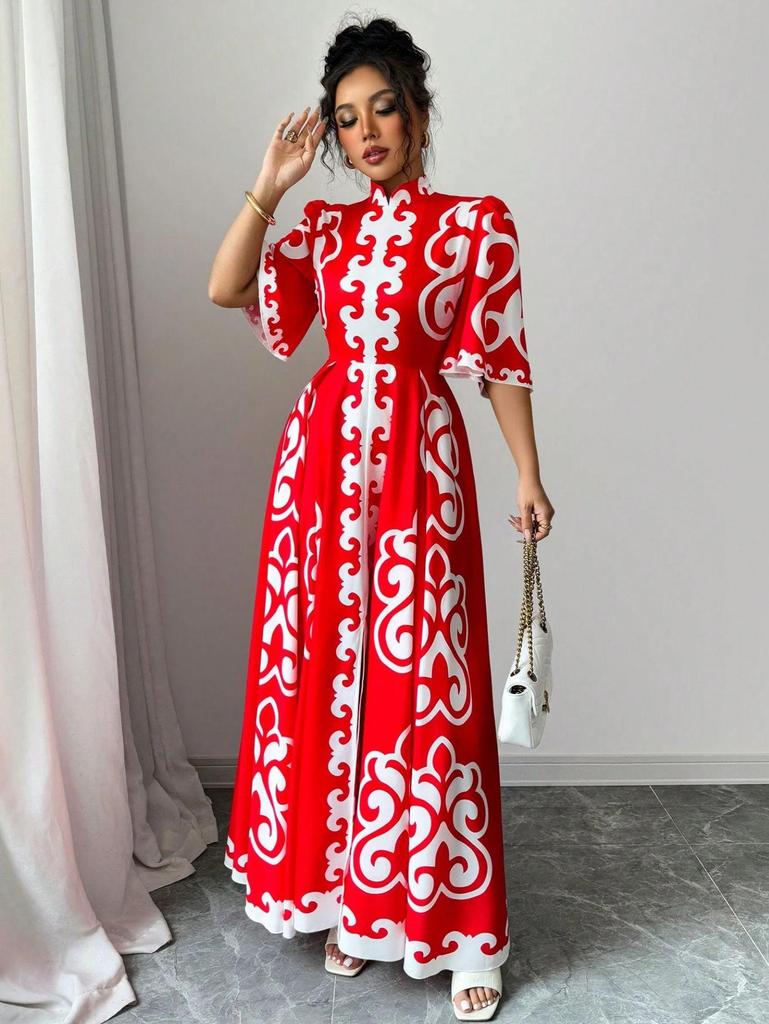 Robe Qipao Florale Rouge avec Coupe Ample et Grand Col
