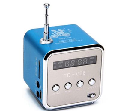 Tragbarer Mini-Lautsprecher mit Radio, Bildschirm, MP3-Player und Kartensteckplatz.