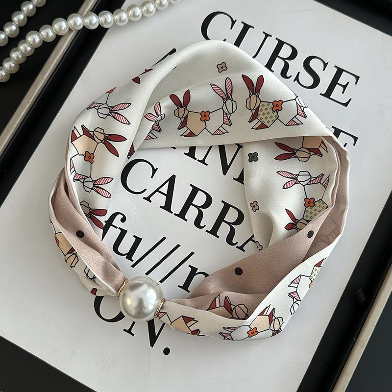 Pearl necklace women's magnetic buckle silk scarf high-end spring and summer new niche wear printed silk scarf scarf