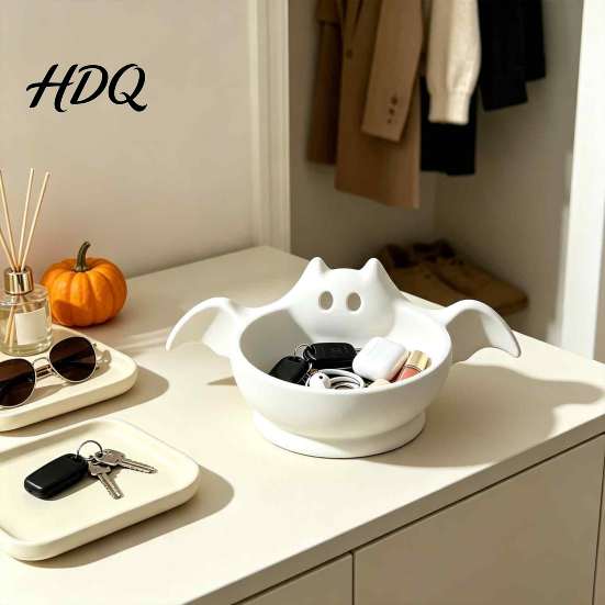 Festive Home Party Decor Halloween Candy Bowl Bat Shape Ceramic Serving Dish Cute Ghost Figurine Bowl Tabletop Decoration for Snacks And Storage
