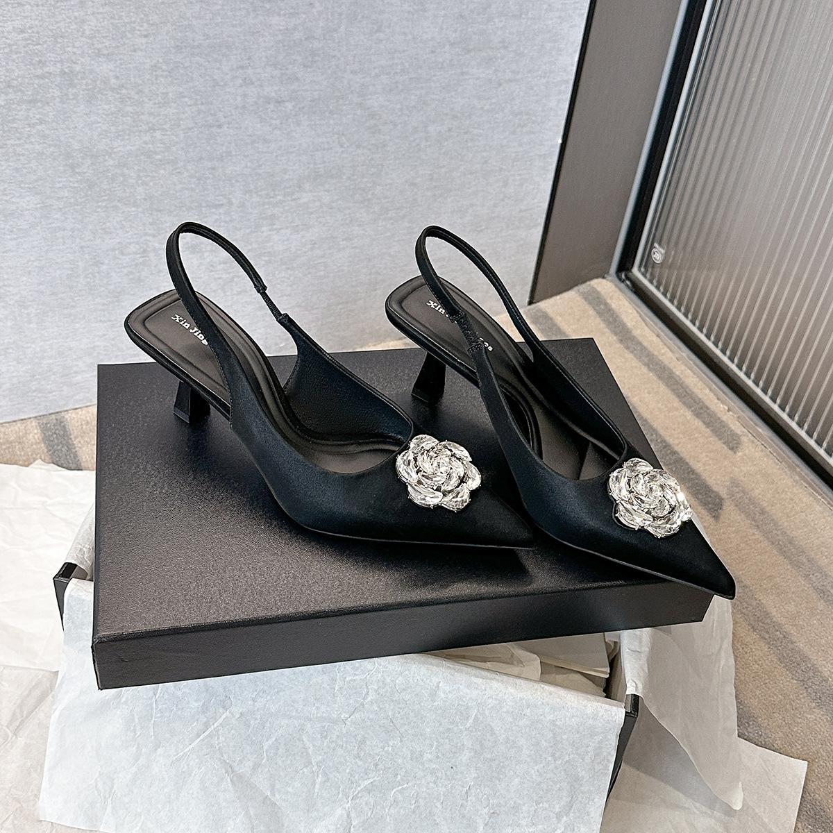 

623-8 Xiaoxiangfeng rhinestone camellia pointed head high-heeled single shoes new temperament thin heel thin bag head single shoes women 35 чёрный