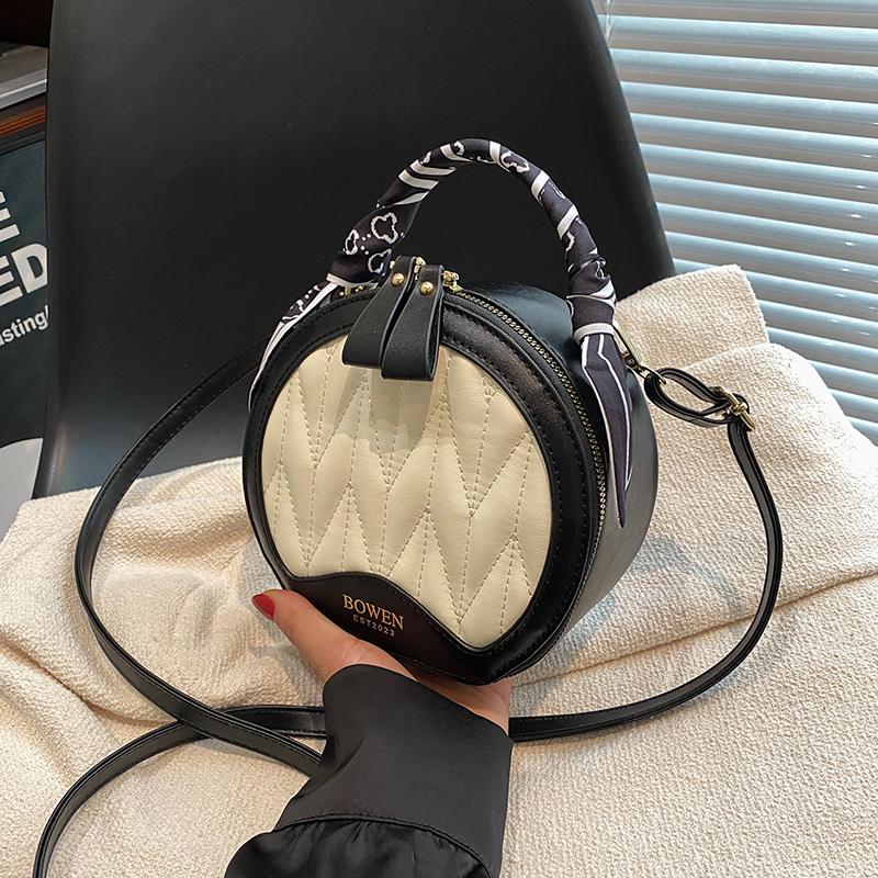 Französische Nischen-High-End-Handtasche für Damen, neue Herbst-/Wintermode, vielseitige kleine runde Tasche, beliebte Umhängetasche
