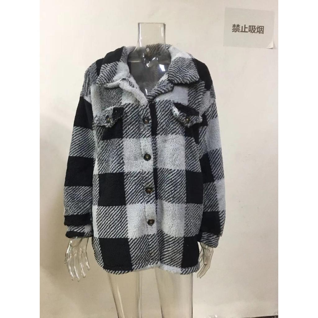 Dameklær Høst og Vinter med Lommer, Rutete Lammeullsjakke, Knappelukket Plysjjakke