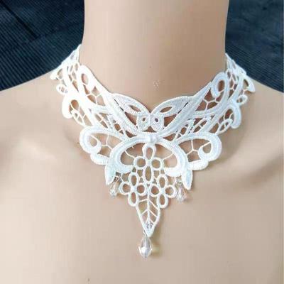 Collana Girocollo a Farfalla in Pizzo Bianco - Accessorio di Moda Versatile per Matrimoni e Nightclub