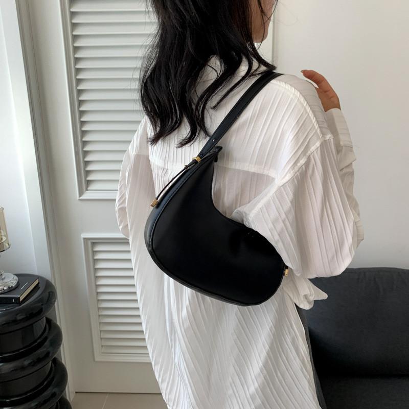 Chic Retro One Shoulder Bag Stylish Minimalist Small Moon Bag For Women In Black White Green