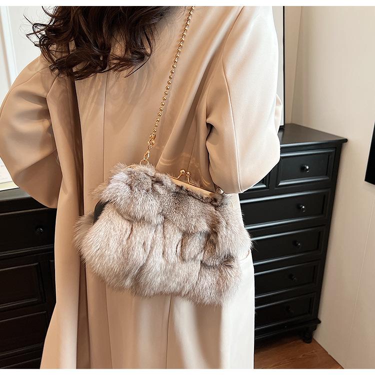 Podzimní a zimní nová vlasová taška dámská spona do vlasů z liščí srsti dámská taška s texturou ramenní crossbody oblačná taška trendy zahraniční obchod dámská taška