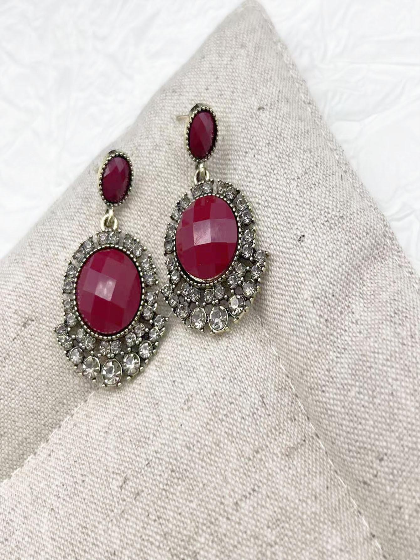 

Серьги в стиле ретро-барокко в стиле Red Palace для женщин: Длинный, элегантный, с уникальным дизайном и индивидуальностью. null кларет