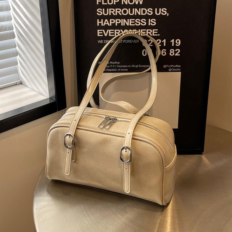 This Is a Large-capacity Shoulder Bag, Simple and Fashiable, Suitable for Going Out Shopping.
