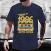 Unisex T-Shirt mit Rundhalsausschnitt Hergestellt 1986 Kassettenband Grafik-T-Shirt Retro Vintage Geburtstag Lässiges Kurzarm-Oberteil Für Musikgeschenk Tragen