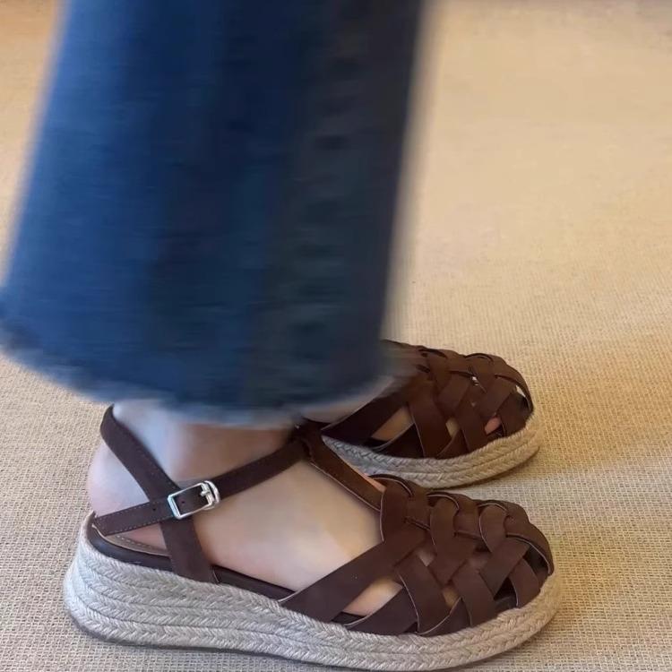 

French retro woven hollow bag head sandals women s outer wear 2025 summer new fashionable versatile wedge heel Roman shoes 40 темно-коричневого