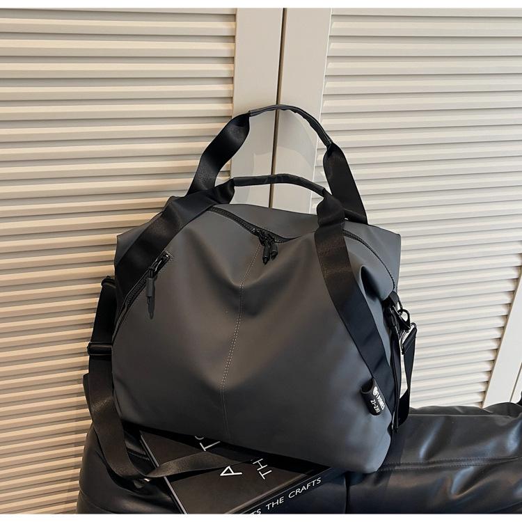 Large capacity travel bag women's new casual shoulder messenger bag versatile sports commuter tote bag