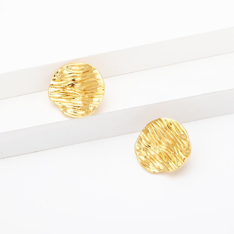 European and American personalized fashion round texture earrings, studs, titanium steel plated with 18k gold ins wind earrings, women's jewelry