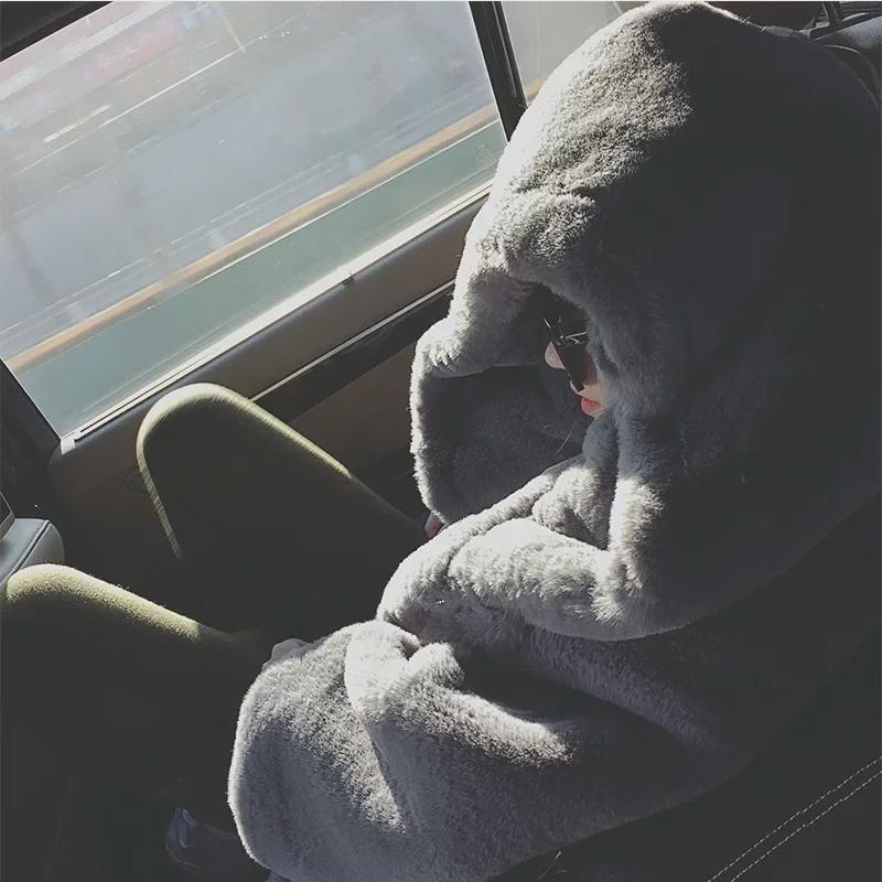 Dámský dlouhý kabát s kapucí na podzim/zimu 2025 s hustou imitací králičí kožešiny rex