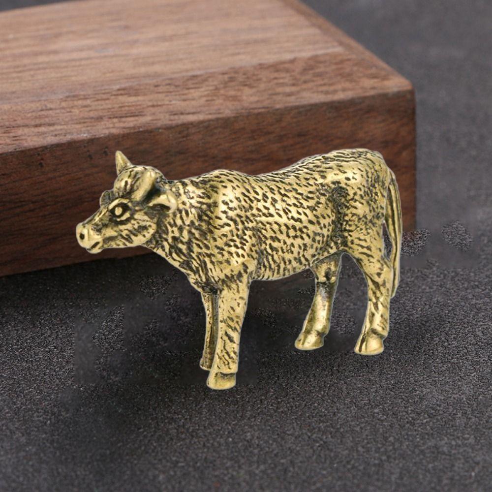 

Hand-held Cow Tea Pet Micro-carving Cow Miniatures Cute Cow Sculpture Desktop Cow