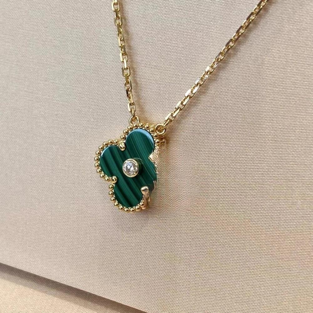 V Gold Four-leaf Clover Plated 18K Gold Necklace with Jewelry Women's High Version White Fritillary Rose Gold Pendant Light Luxury Niche