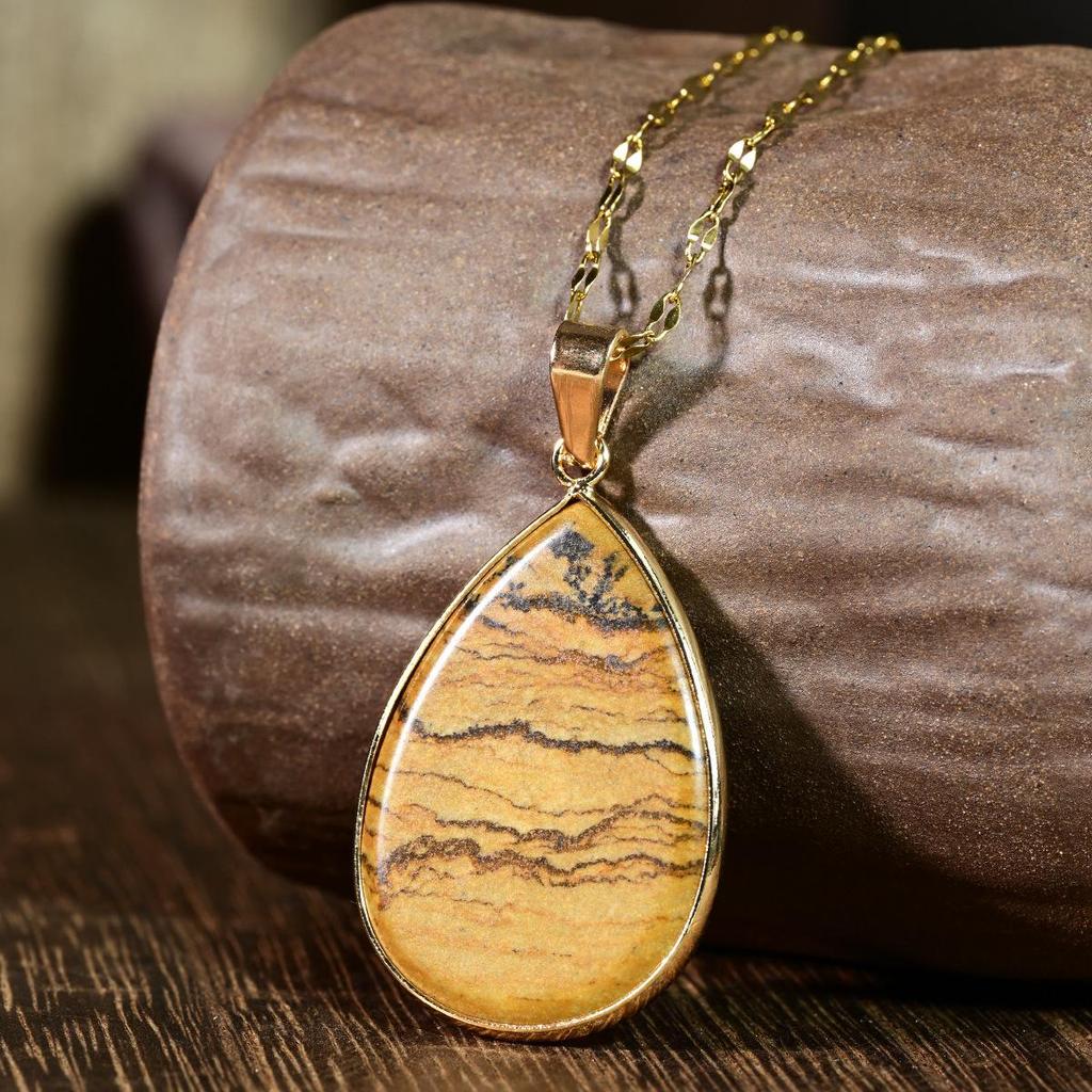 Elegant Water Drop Stone Pendant Necklace for Women, Non-Fading Gold Clavicle Accessory, Light Luxury Design.
