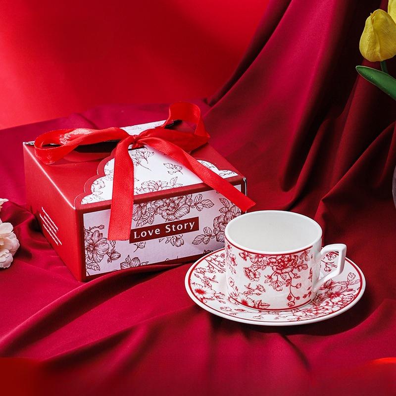 Our Home Has A Set of Wedding Rose Red Cups Plates and Gift Boxes As Wedding Gifts Presenting Cups and Retro Wedding Souvenirs for The Newlyweds