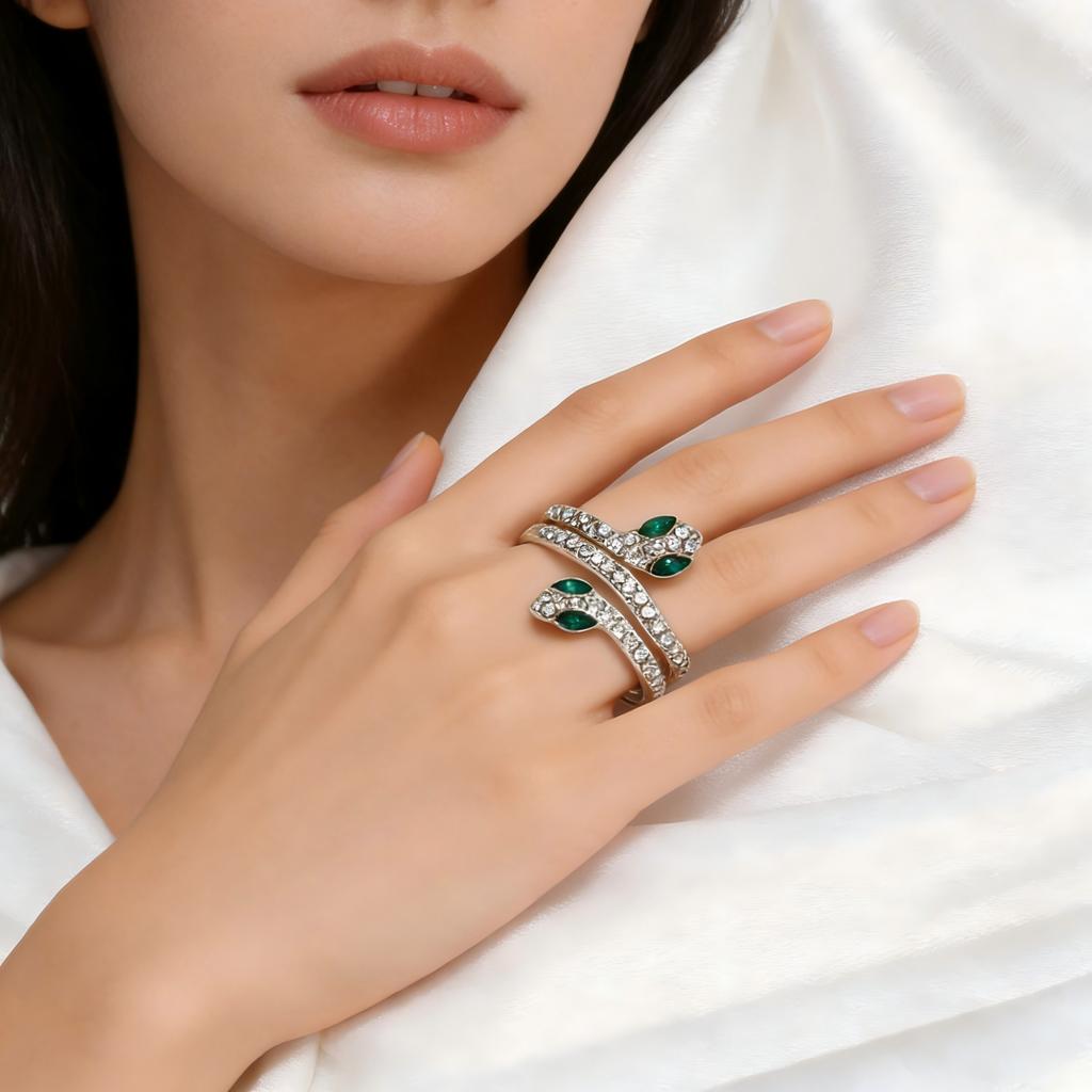 European and American new retro snake ring full of diamonds and green eyes wrapped niche design high-end open ring