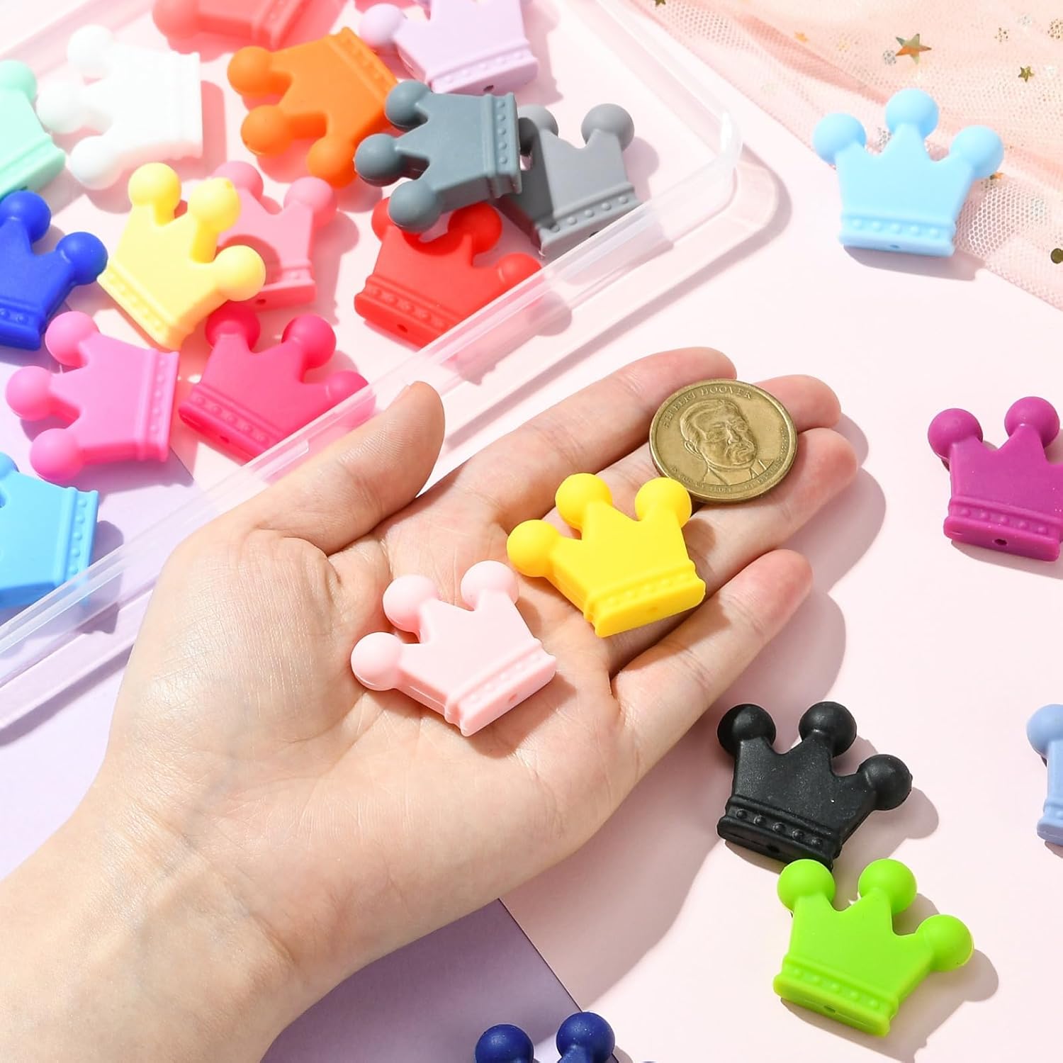 DanLingJewelry 25Pcs Random Crown Silicone Focal Beads Colorful King & Queen Crown Silicone Beads for DIY Pen Keychain Bracelet Making