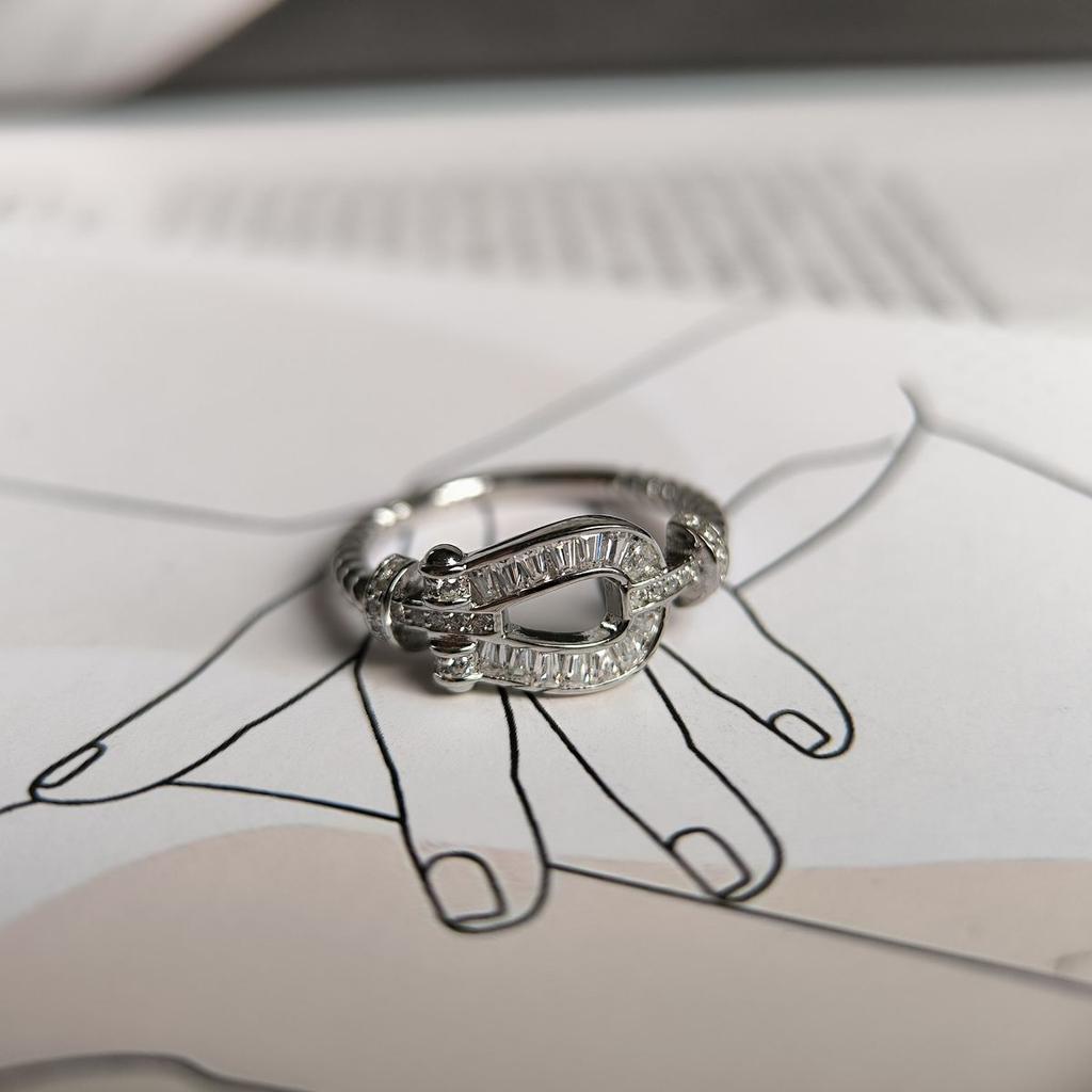 Bague en argent avec des fiancines, poids de l'article 3,1 gr (2184133)