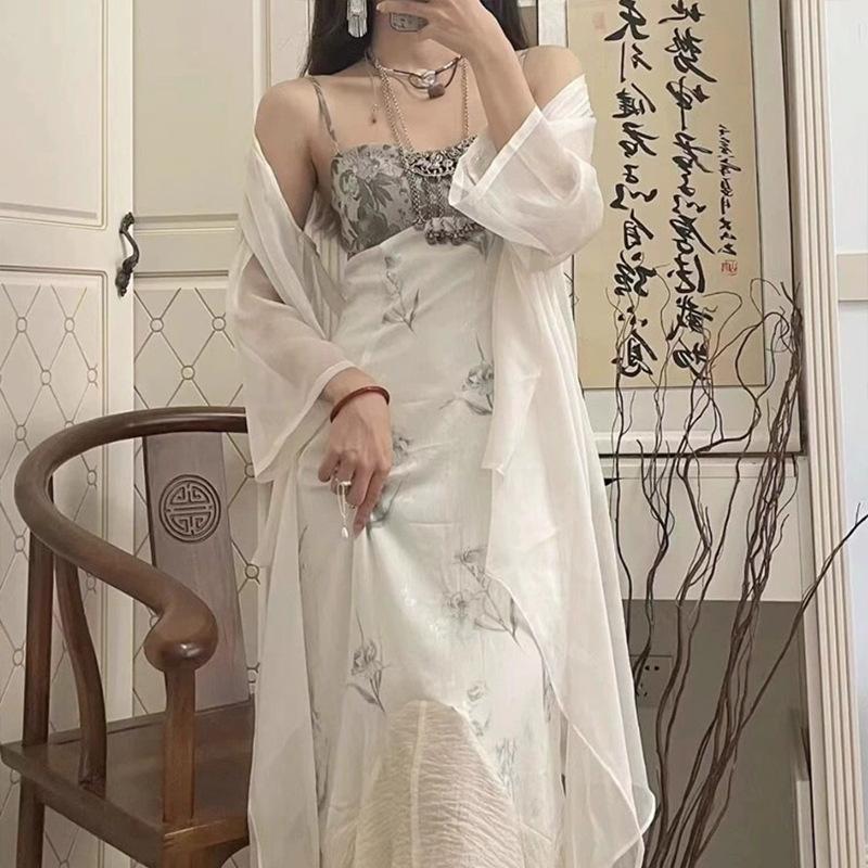 Seaside Vacation Summer Internet Celebrity New Women's Clothing French Gentle Wind Temperament Suspender Dress Set