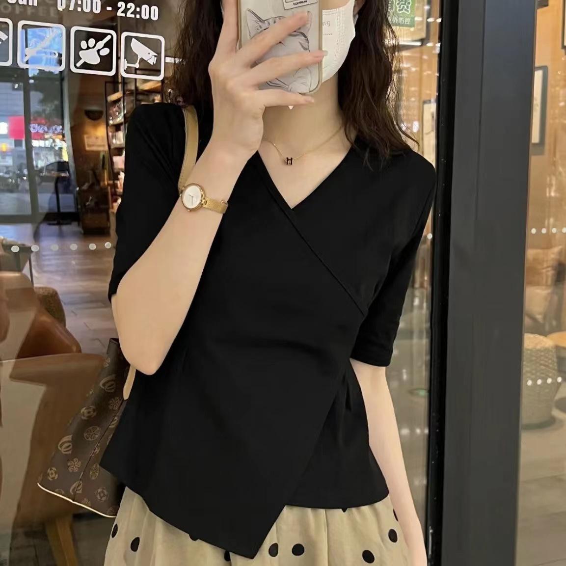 

2025 лето новая черная футболка с коротким рукавом женская весенне-летняя короткая облегающая топ с нишевым дизайном крест накрест с рукавом до локтя S чёрный