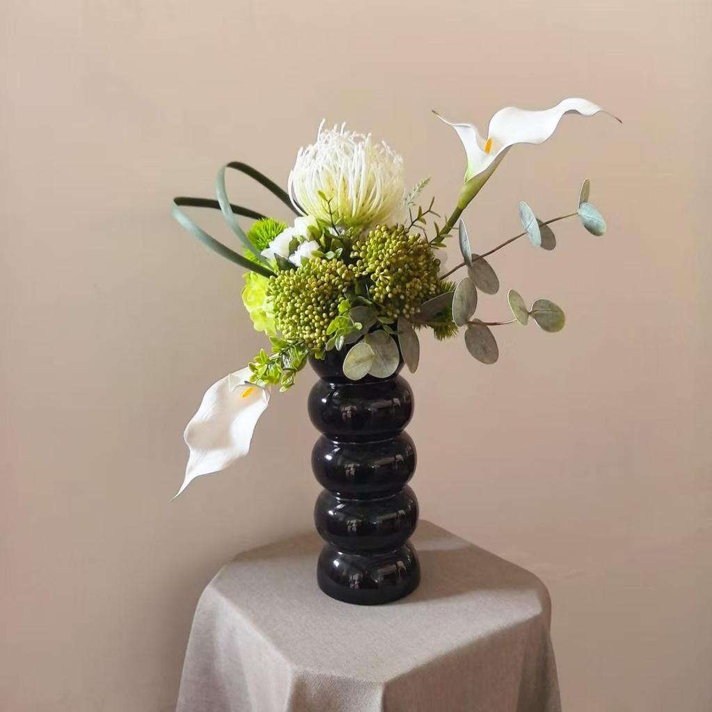 M442 White & Green Handheld Bouquet: Simulation Flower Props for Photography, Travel, Wedding, and Home Decor.