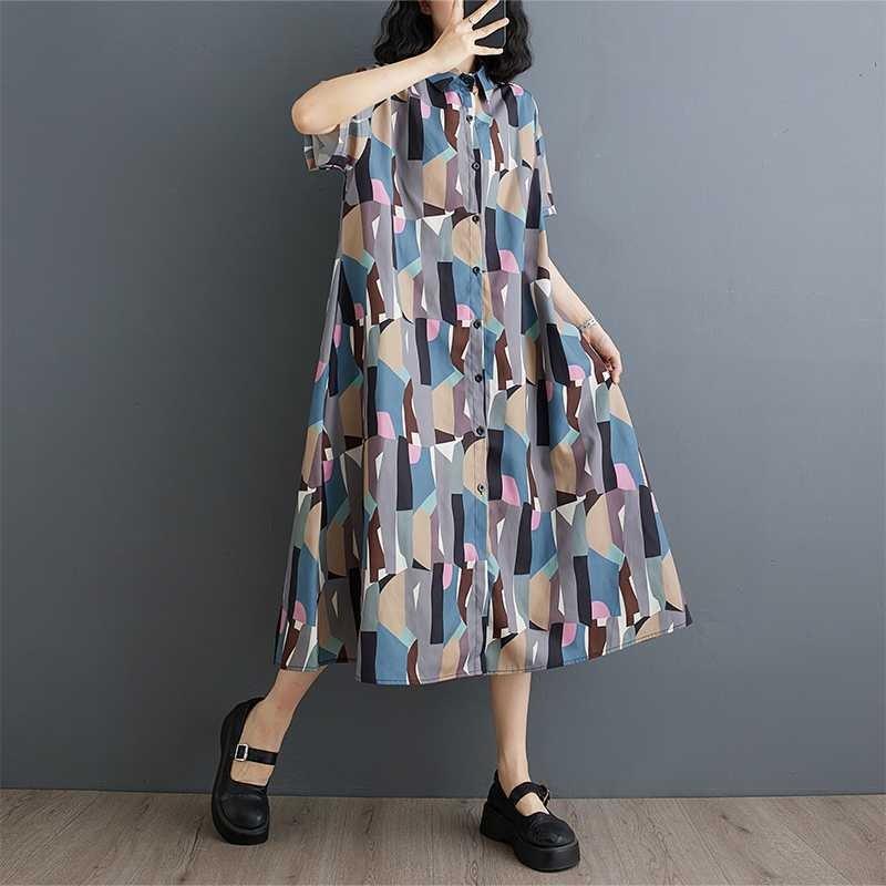 Rochie de lungime mijlocie, cu mâneci scurte, largi, cu imprimeu la modă