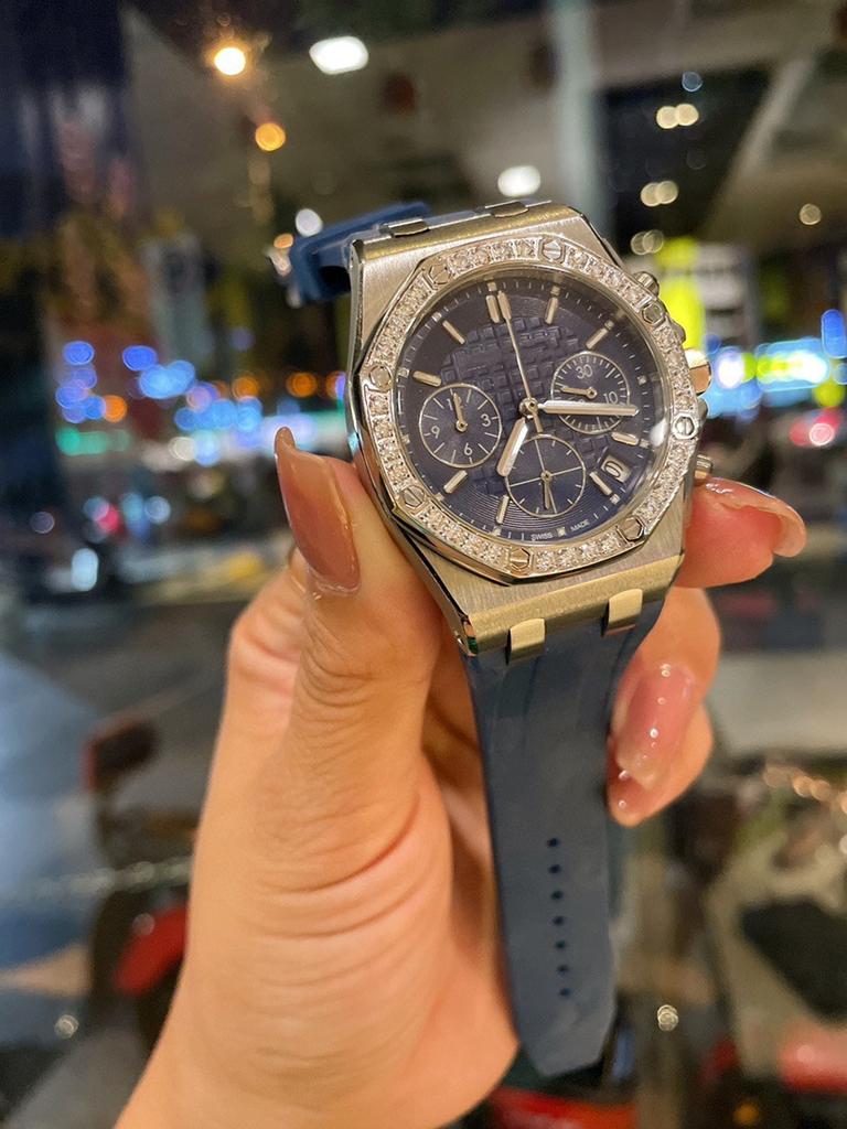 New Oak Swiss Quartz Offshore Watch Women's New Personality Fashion Rubber Large Dial Electronic Waterproof Watch